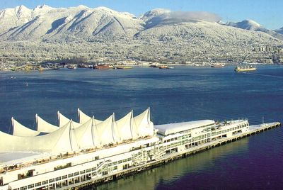 温哥华加拿大广场旅游,加拿大广场景点介绍,门