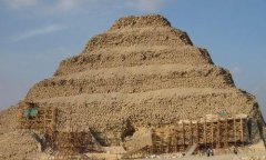 萨卡拉金字塔