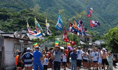 日本鹿儿岛欢庆传统“神龙”祭图片