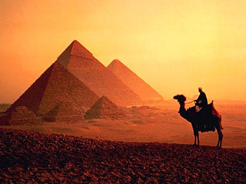 埃及金字塔 撒向大地的光芒图片